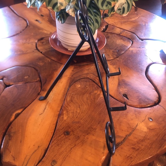 Metal Scrolled Black Picture or Book Easel Display - Picture 2 of 4